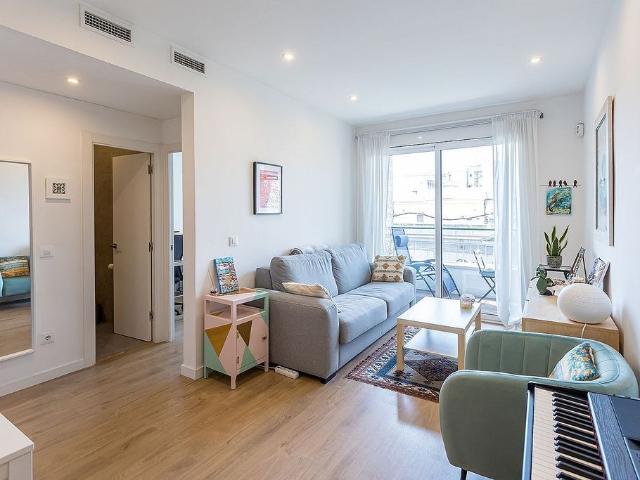 Piso en alquiler en calle Padilla, Barcelona, de 54 m² 2 habitaciones por 1.777
