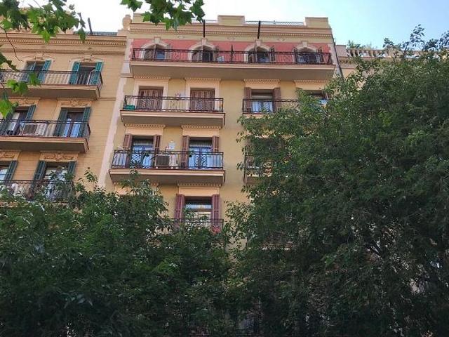 Piso en alquiler en calle Paris, Barcelona, de 70 m² 3 habitaciones por 1.290
