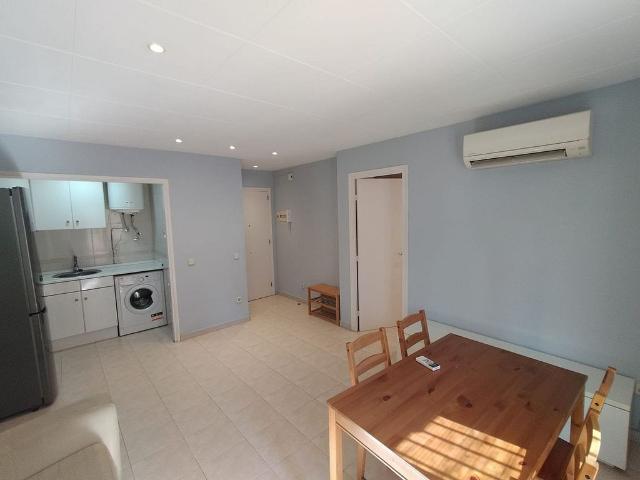 Piso en alquiler en calle Princesa, Barcelona, de 40 m² 1 habitación por 1.074