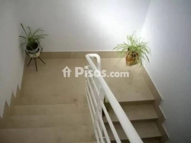 Piso en alquiler en Calle Reina Maria Cristina, 8