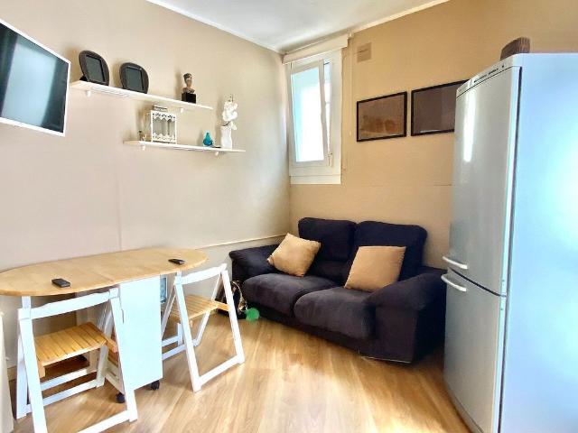Piso en alquiler en calle Renaixença, Barcelona, de 30 m² 1 habitación por 900