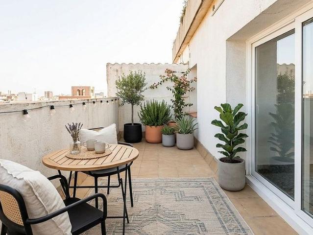 Piso en alquiler en calle Trinidad Vella, Barcelona, de 56 m² 3 habitaciones por 1.000