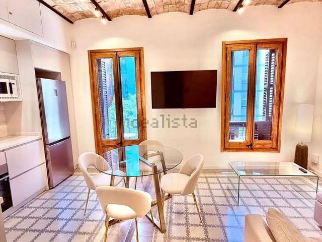 Piso en alquiler en calle Valencia, Barcelona, de 60 m² 2 habitaciones por 2.300