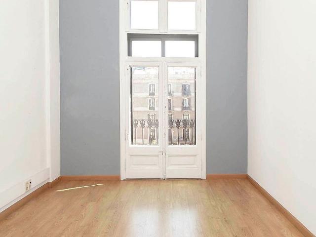 Piso en alquiler en calle Valencia, Barcelona, de 77 m² 1 habitación por 1.743