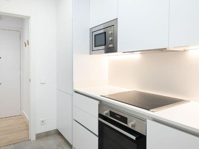 Piso en alquiler en calle Vila de Madrid, Barcelona, de 61 m² 3 habitaciones por 1.700