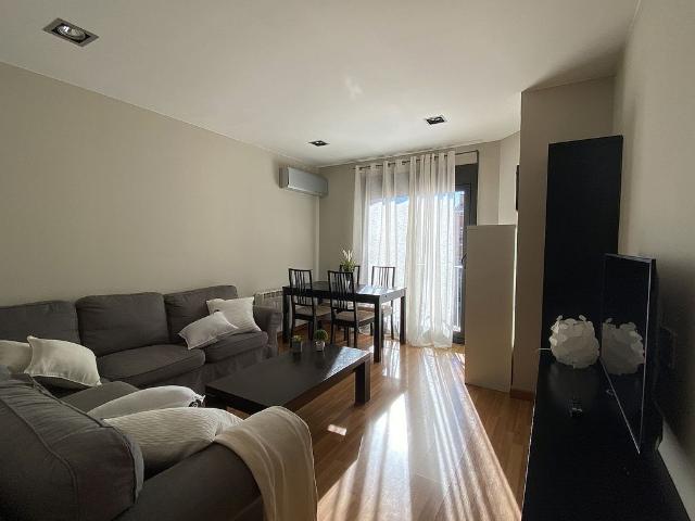 Piso en alquiler en calle Viladomat, Barcelona, de 61 m² 2 habitaciones por 1.478