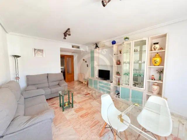 Piso en alquiler en Cánovas