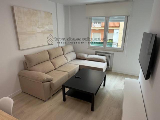 Piso en alquiler en Carmelitas 37007