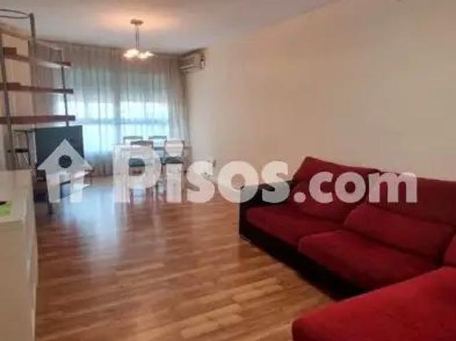 Piso en alquiler en Carrer de la Hispanitat