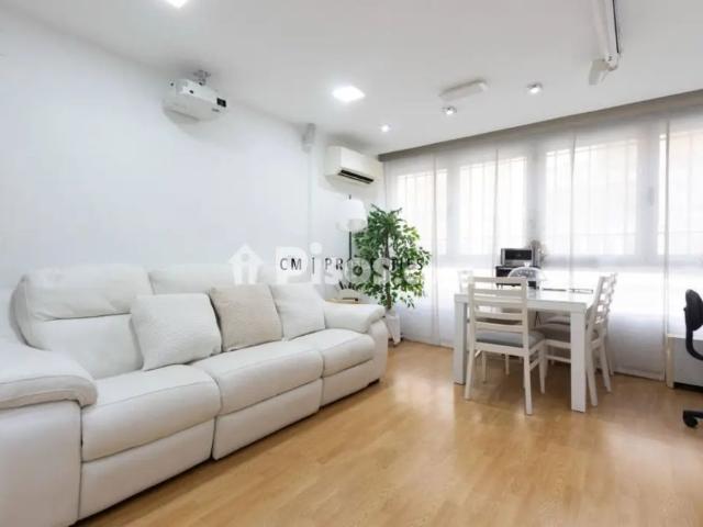 Piso en alquiler en Carrer del Serpis