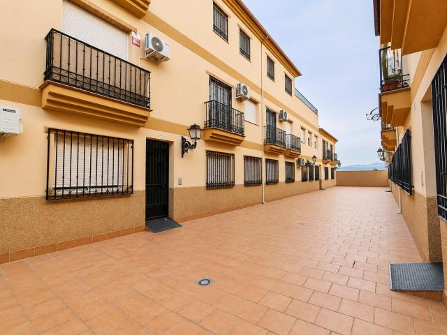 Piso en alquiler en Cijuela con ascensor, garaje y trastero