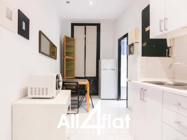 PISO EN ALQUILER EN EL GOTIC, UN BAÑO COMPLETO, UNA HABITACIÓN DOBLE, COCINA TOTALMENTE EQUIPADA Y 1 BALCON