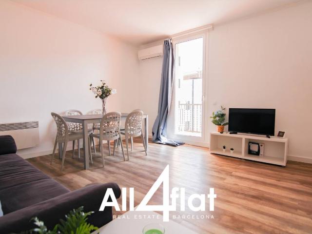 PISO EN ALQUILER EN EL POBLENOU, DE 90 M² CON 3 HABITACIONES DOBLES, 2 BAÑOS, COCINA EQUIPADA