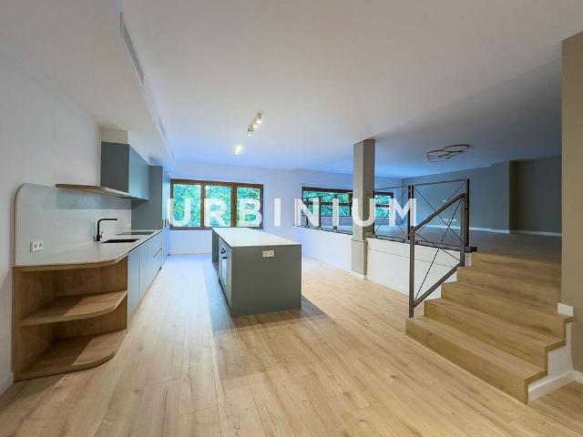 Piso en alquiler en Girona, de 223 m² 3 habitaciones por 3.500