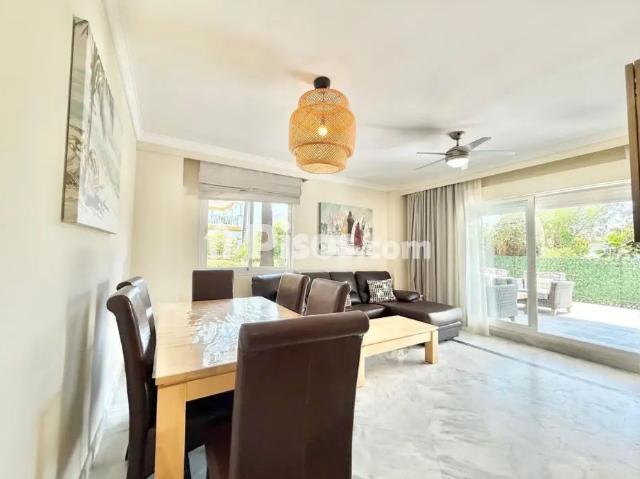 Piso en alquiler en los Naranjos Las Brisas