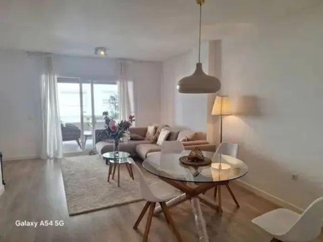 Piso en alquiler en los Naranjos Las Brisas
