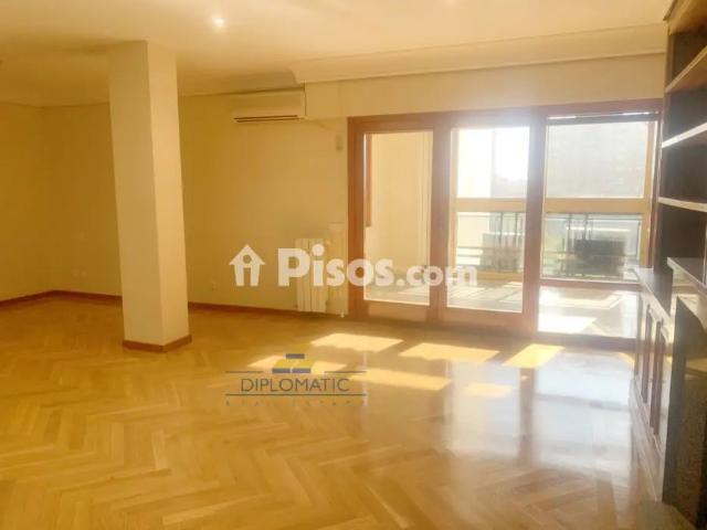 Piso en alquiler en Pasaje de Caleruega