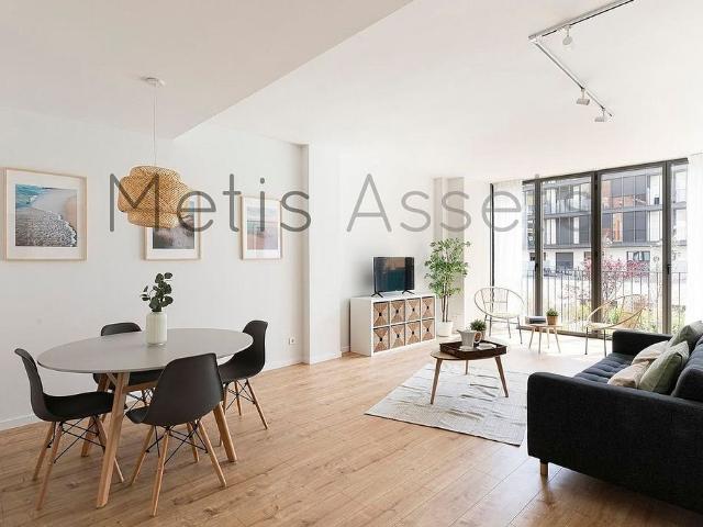 Piso en alquiler en pasaje De Saladrigas, Barcelona, de 104 m² 3 habitaciones por 2.004