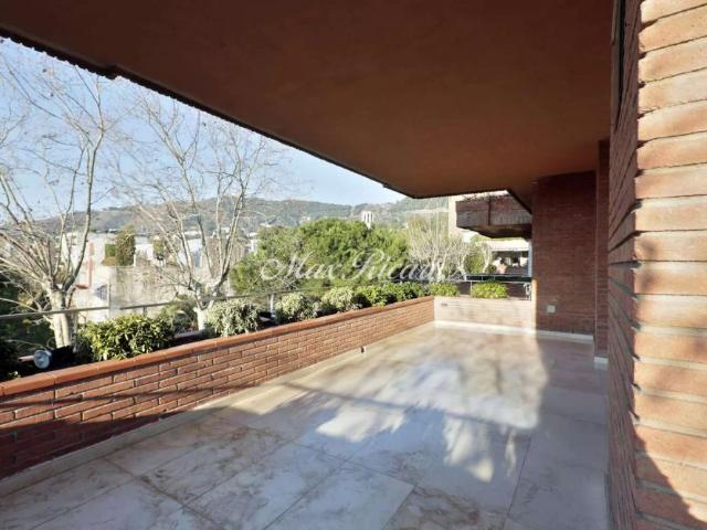 Piso en alquiler en Pedralbes 300m2