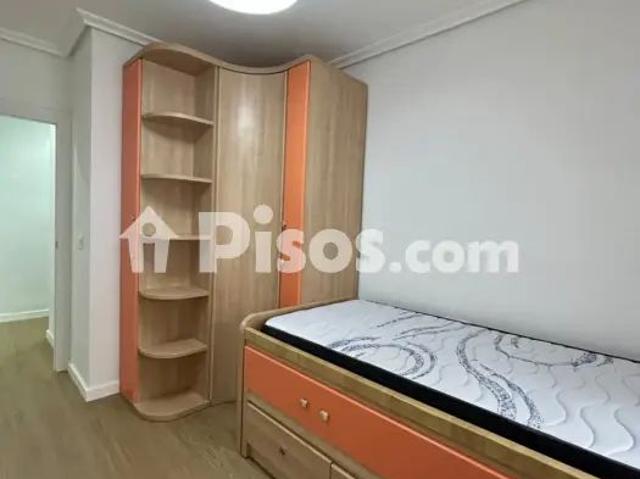Piso en alquiler en Plaza Atenea