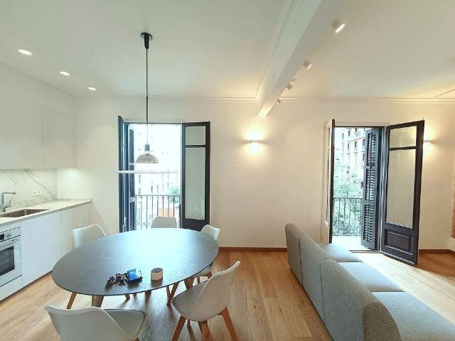Piso en alquiler en plaza De la Vila de Madrid, Barcelona, de 155 m² 5 habitaciones por 3.150