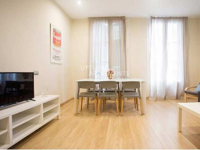 Piso en alquiler en plaza De Les Olles, Barcelona, de 100 m² 3 habitaciones por 1.930