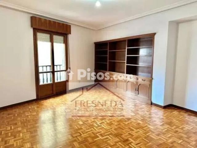 Piso en alquiler en Plaza de Riego
