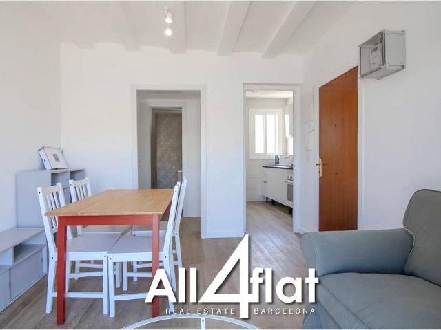 Piso en alquiler en plaza De Salvador Seguí, Barcelona, de 43 m² 2 habitaciones por 759