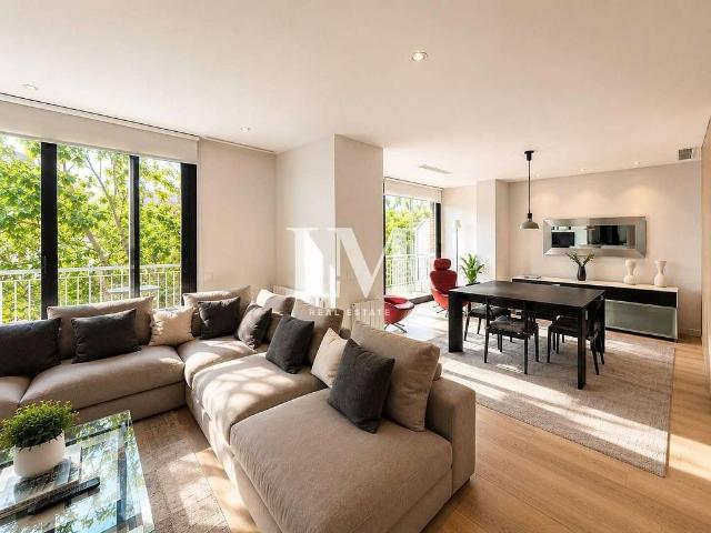 Piso en alquiler en plaza De Sant Gregori Taumaturg, Barcelona, de 153 m² 4 habitaciones por 4.600