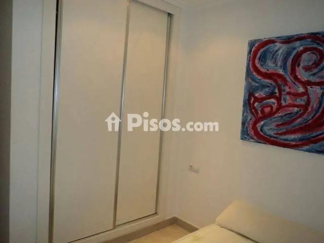 Piso en alquiler en Plaza Reyes Católicos, número 00