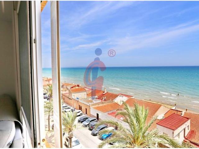 Piso en alquiler en primera línea de playa con espectaculares vistas al mar en Guardamar del Segura