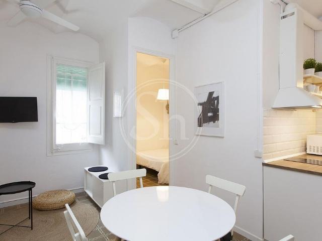 Piso en alquiler en rambla De Badal, Barcelona, de 28 m² 1 habitación por 1.100