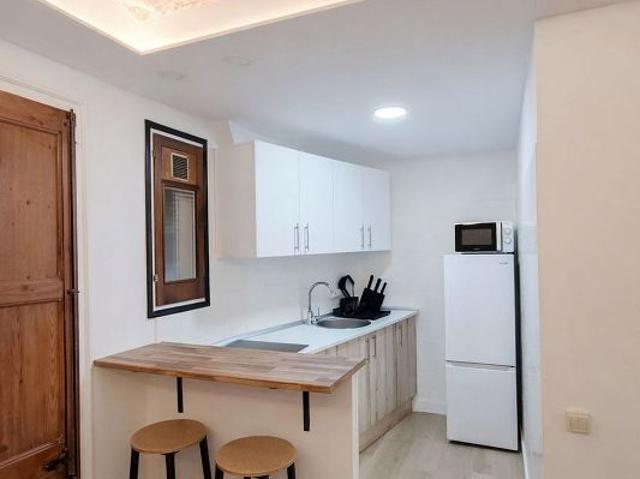 Piso en alquiler en rambla De Badal, Barcelona, de 65 m² 1 habitación por 1.180
