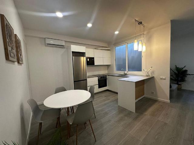 Piso en alquiler en ronda De la Universitat, Barcelona, de 69 m² 2 habitaciones por 2.400
