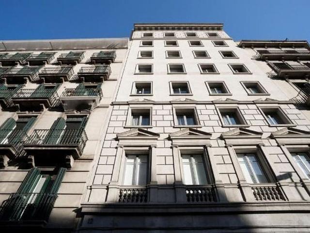Piso en alquiler en ronda De la Universitat, Barcelona, de 76 m² 3 habitaciones por 1.750