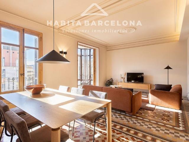 Piso en alquiler en ronda De la Universitat, Barcelona, de 159 m² 2 habitaciones por 3.750