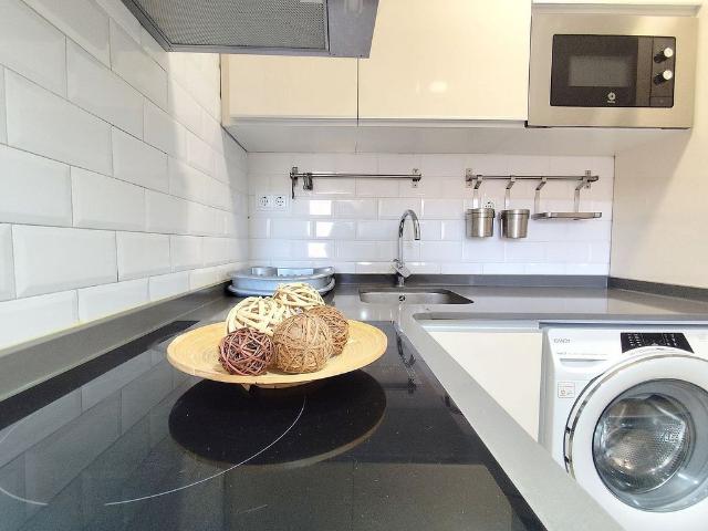 Piso en alquiler en ronda De Sant Pau, Barcelona, de 81 m² 4 habitaciones por 2.300