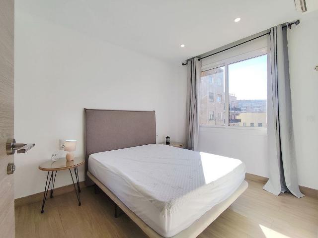 Piso en alquiler en ronda De Sant Pau, Barcelona, de 91 m² 4 habitaciones por 2.270