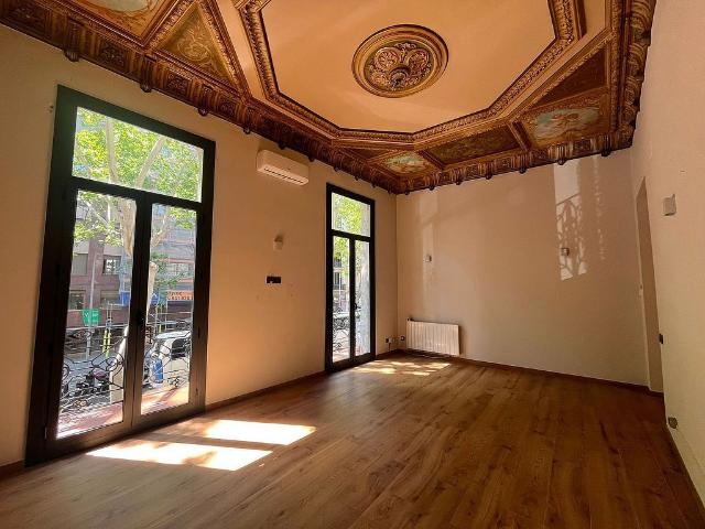 Piso en alquiler en ronda De Sant Pere, Barcelona, de 70 m² 2 habitaciones por 1.850