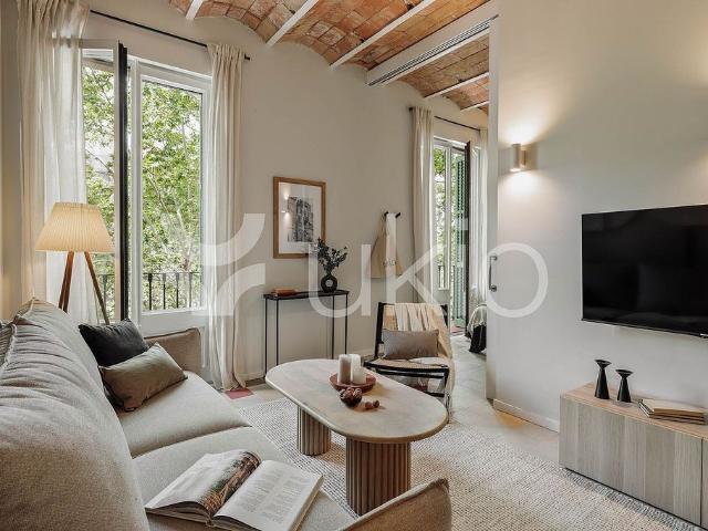 Piso en alquiler en ronda De Sant Pere, Barcelona, de 79 m² 2 habitaciones por 2.655