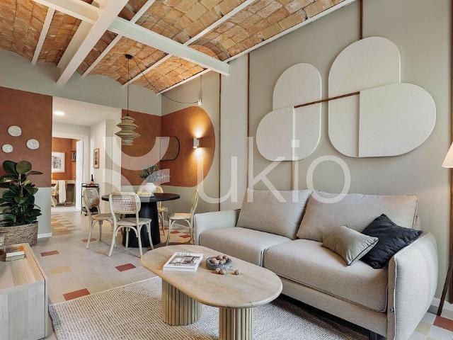Piso en alquiler en ronda De Sant Pere, Barcelona, de 79 m² 2 habitaciones por 2.835