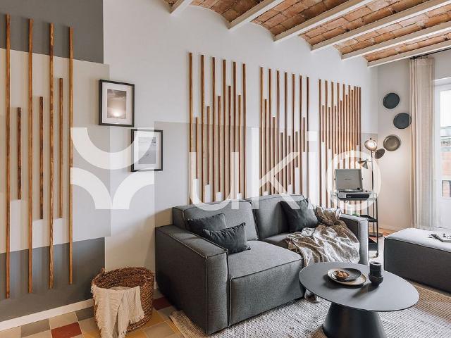 Piso en alquiler en ronda De Sant Pere, Barcelona, de 90 m² 2 habitaciones por 3.215