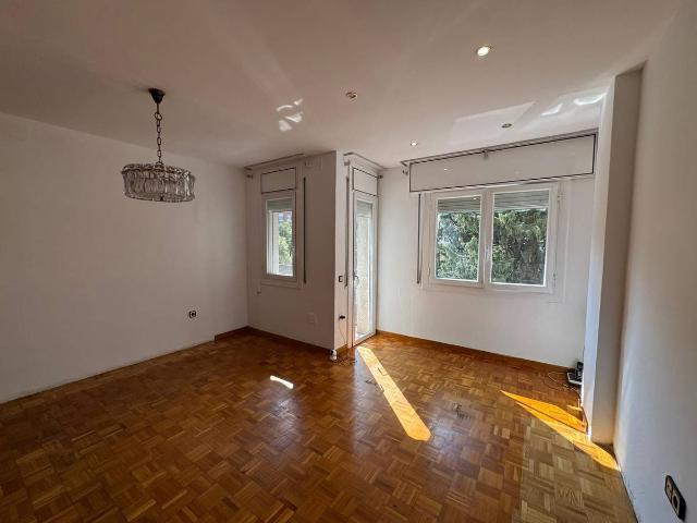 Piso en Alquiler en Sants Badal