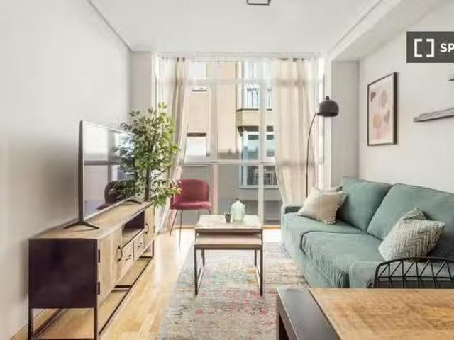 Piso en alquiler en Valdeacederas, Madrid