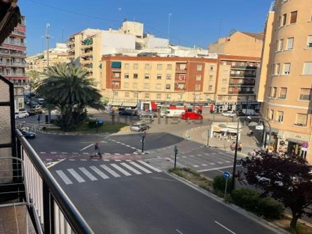 Piso en Alquiler en Valencia de las Torres, Valencia