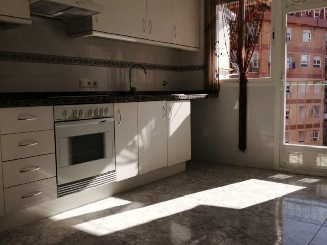 ¡PISO EN ALQUILER JUNTO A LA AV. PRIMADO REIG!