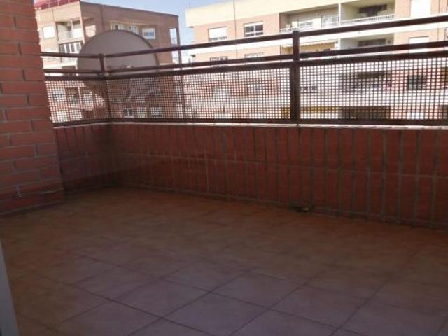 ¡PISO EN ALQUILER JUNTO A LA AV. PRIMADO REIG!