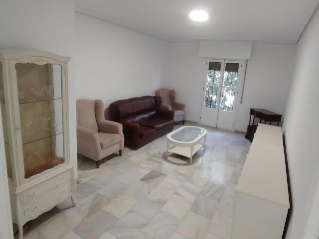 Piso en alquiler junto a la Facultad de Ciencias del Trabajo. Centro Córdoba