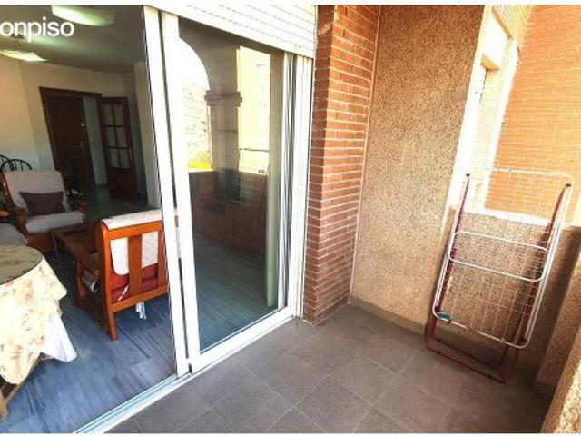 PISO EN ALQUILER PARA ESTUDIANTES: 3 HABITACIONES Y 2 BAÑOS CON TERRAZA, PISCINA Y GARAJE