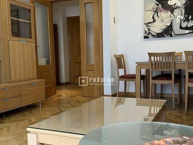 PISO EN ALQUILER SIN AMUEBLAR EN BONITA URBANIZACIÓN CON 2 HABITACIONES TENDEDERO CUBIERTO Y GARAJE